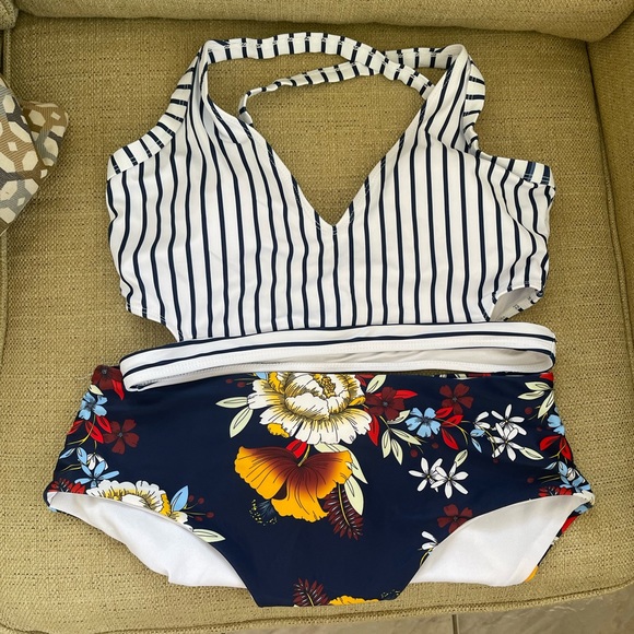 Floral Bikini Set - Picture 1 of 7